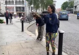 напугал прохожих 🤯 треш пранки и розыгрыши