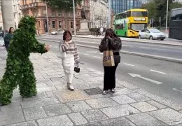 треш пранки и розыгрыши #юмор #скример #угар напугал прохожих