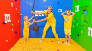 Веселые челленджи для детей с Крисом и мамой